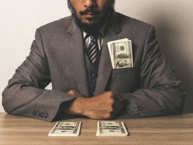 işadamı birçok Doları banknot, iş başarı kavramı ile mutlu