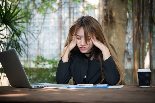 Retrato Uma Mulher Negócios Stressada Seu Local Trabalho Ela Está — Fotografia de Stock