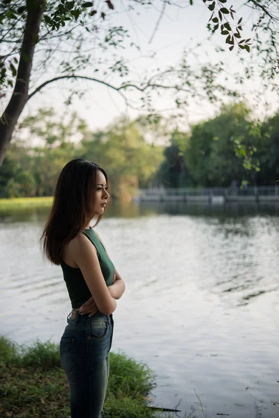 Jeune Jolie Fille Était Triste Debout Dans Parc Elle Été — Photo