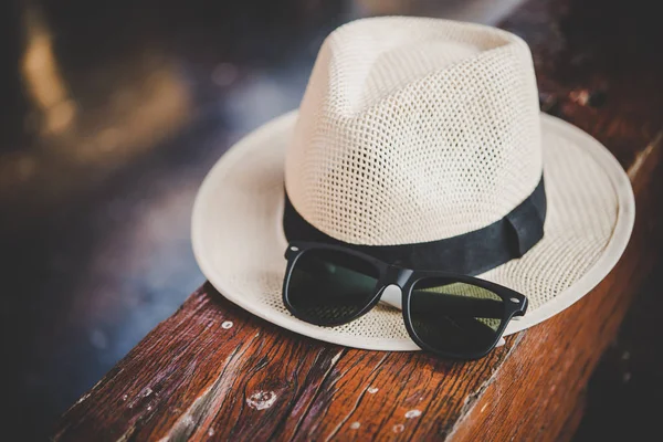 Hat Sunglasses Wooden Bench Train Station Travel Concept — Stock Photo, Image