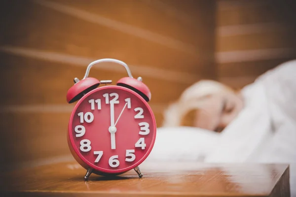 Reloj Despertador Rojo Por Mañana Hora Levantarse Para Trabajar — Foto de Stock