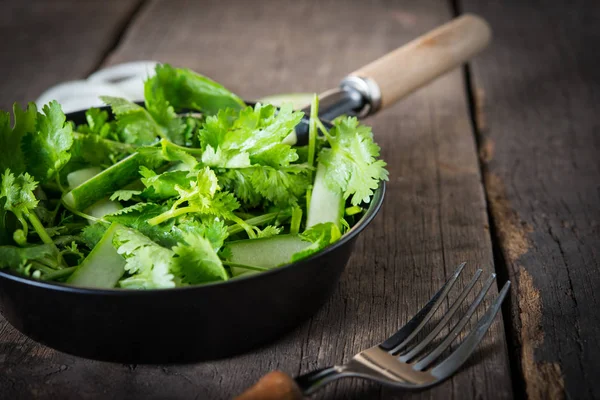 Salada Coentro Fresca Coentro Com Salada Pepino Conceito Alimentação Saudável — Fotografia de Stock