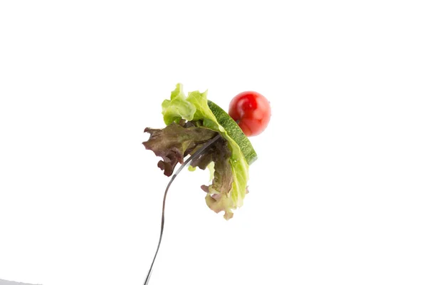 Verduras Frescas Mezcladas Sobre Tenedor Aislado Sobre Fondo Blanco — Foto de Stock
