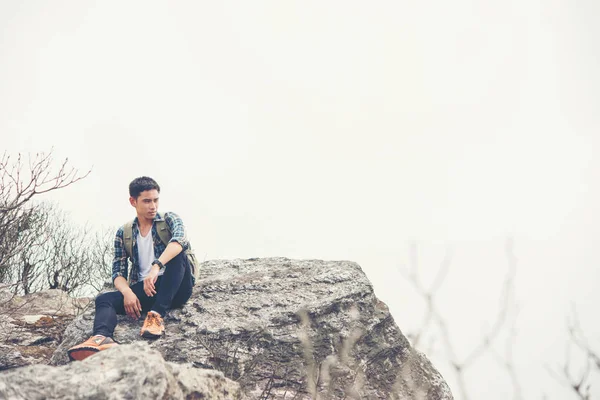 Young Hipster Hiker Backpack Sitting Top Mountain — Stock Photo, Image