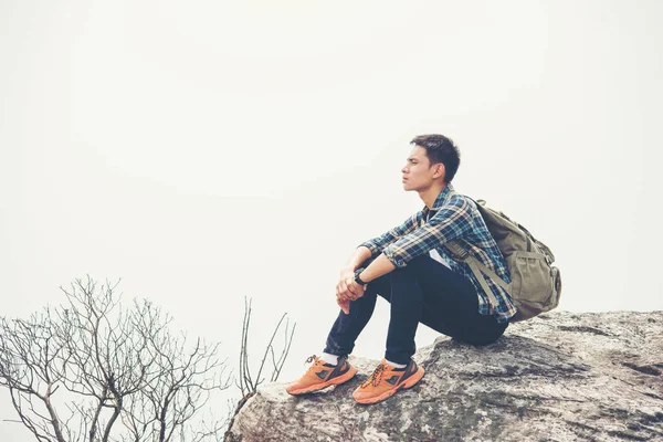 Young Hipster Hiker Backpack Sitting Top Mountain — Stock Photo, Image