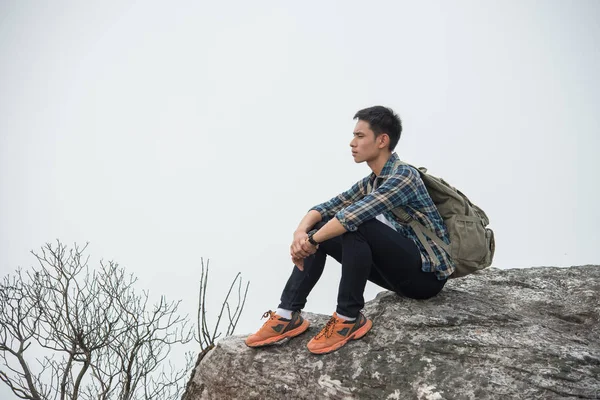 Young Hipster Hiker Backpack Sitting Top Mountain — Stock Photo, Image