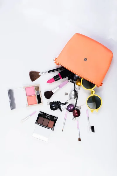 Bovenaanzicht Van Een Make Tas Met Cosmetische Schoonheidsproducten Morsen Uit — Stockfoto