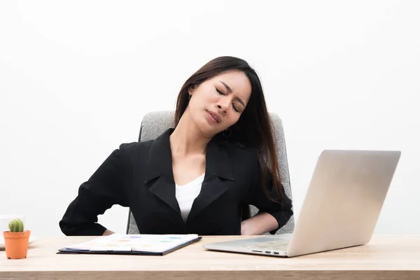 Mladá Podnikatelka Vypadá Stresující Unavený Posezení Pracovišti Notebookem Stole Izolovaných — Stock fotografie