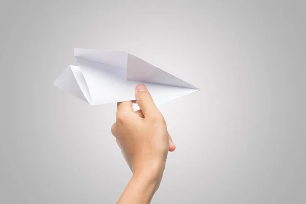 Frau Hand Dart Papier Flugzeug Isoliert Auf Weißem Hintergrund — Stockfoto