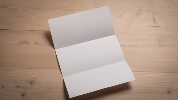 Vit Blank Papper Notepad Träbord — Stockfoto