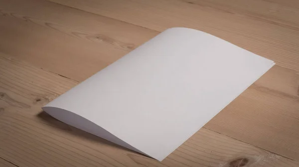 Vit Blank Papper Notepad Träbord — Stockfoto