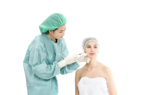 Beyaz Arka Plan Üzerinde Izole Botox Enjeksiyon Alma Güzel Genç — Stok fotoğraf