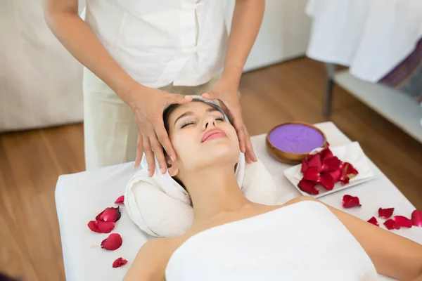 Terapia Massagem Tradicional Oriental Tratamentos Beleza Jovens Bonitos Têm Mulher — Fotografia de Stock