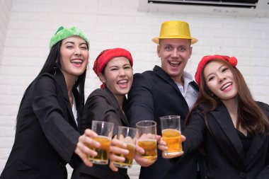 İş takım kutlama Noel partisi kavramı ofis.