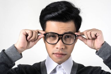 Beyaz arka plan üzerinde izole genç inek öğrenci