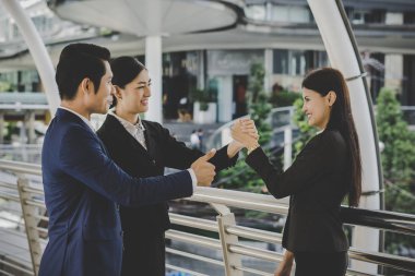 El sallayarak, fırsatlar kadar toplantı terbiye iş adamları. İş kavramı.