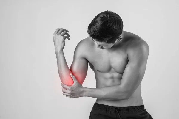 Retrato Hombre Musculoso Con Dolor Codo Aislado Sobre Fondo Blanco — Foto de Stock