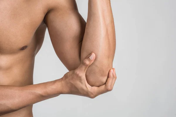 Retrato Hombre Musculoso Con Dolor Codo Aislado Sobre Fondo Blanco — Foto de Stock