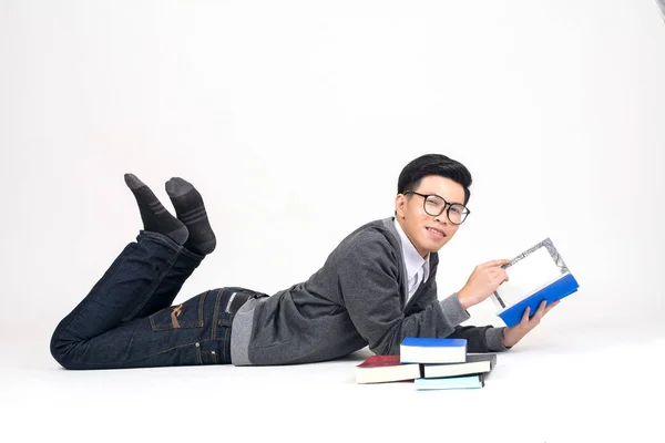 Verspielt Glücklich Junger Mann Lustige Runde Gläser Mit Buch Auf — Stockfoto