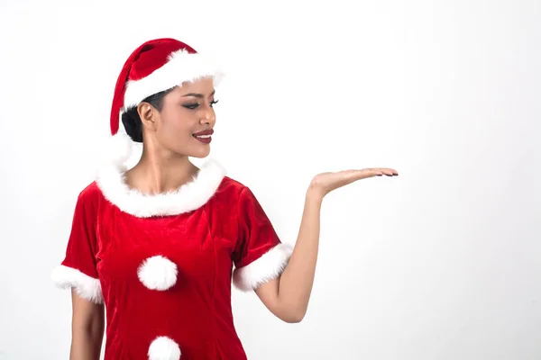 Schöne Junge Weihnachtsfrau Mit Weihnachtsmann Hut Und Hand Auf Weißem — Stockfoto