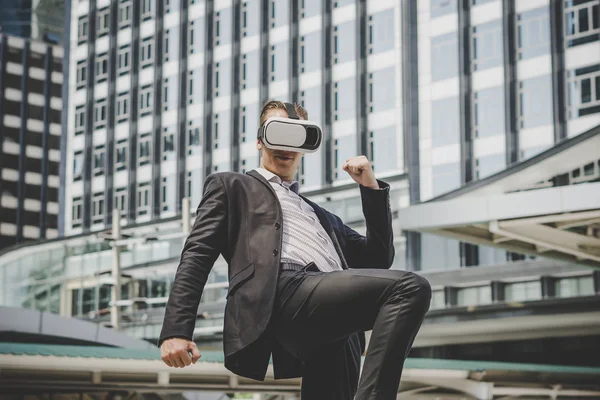 Empresario Con Gafas Realidad Virtual Cabeza — Foto de Stock