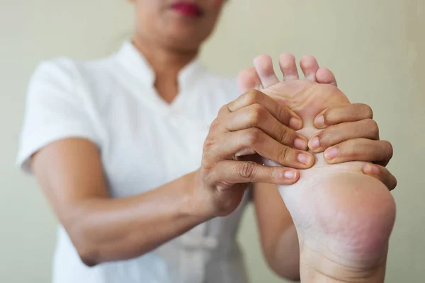 Close Woman Doing Foot Massage Spa — Stock Photo, Image