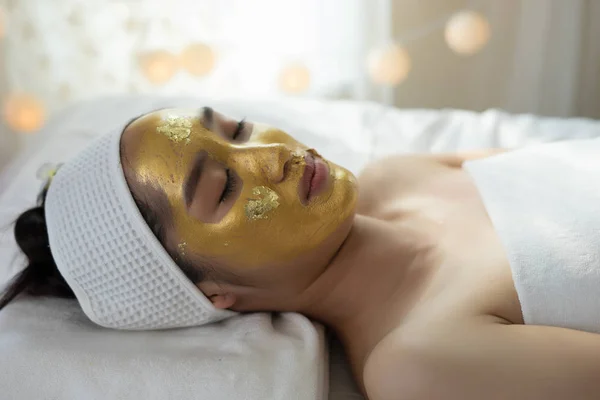 Beautiful Woman Getting Facial Mask Beauty Salon — Stock Photo, Image