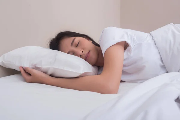 Young Woman Sleeping Her Bed — Stock Photo, Image