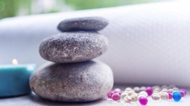 Spa. Havlu, mumlar, kokuları.