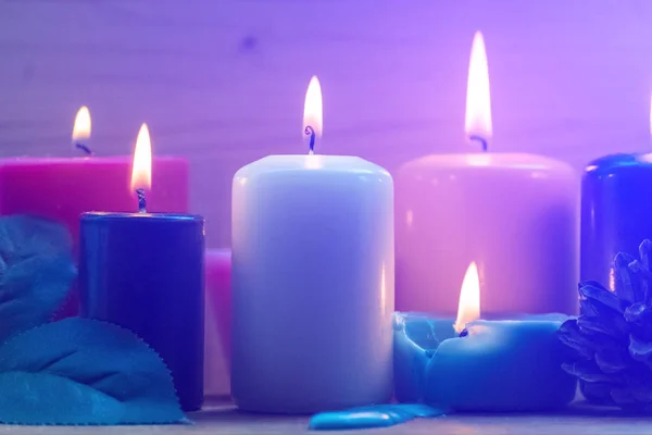 Kleurrijke kaarsen. Aromatherapie. Interieur — Stockfoto