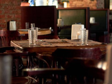 Fotoğraf restoran salonu dekore masa