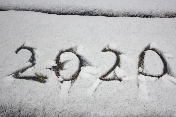 O texto escreverá na neve, Ano Novo, branco, a frieza . — Fotografia de Stock