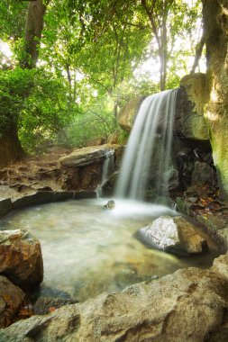 Fotoğraf bir yapay şelale 