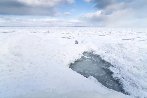 Winter bevroren meer — Stockfoto