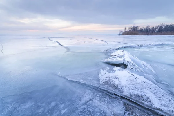 Nehirde kış şafağı — Stok fotoğraf