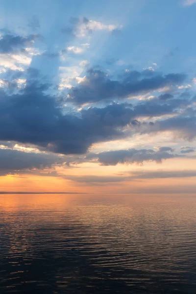 湖上的夏日黎明 — 图库照片