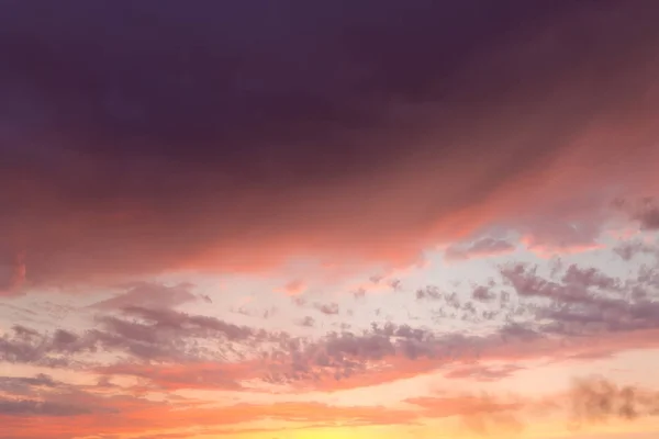 Неймовірне небо на заході сонця — стокове фото