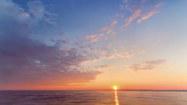 美妙多彩的黎明的早春 — 图库照片