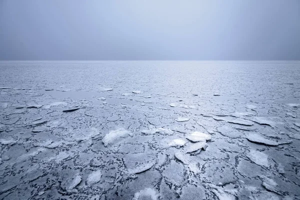 Mist op een bevroren meer — Stockfoto