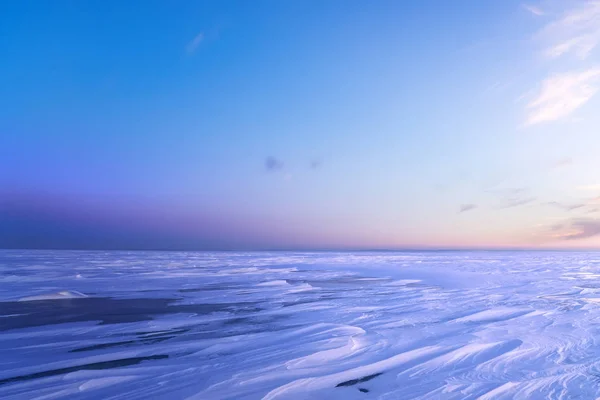 Lód pustynia wschód słońca nad jeziorem — Zdjęcie stockowe