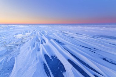 donmuş gölün sabah şafak erken terk