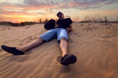 insanlar tatile yürüyüş sırasında dinlenmek 