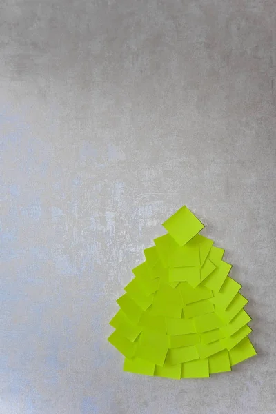Grön träd mall på den gyllene bakgrunden simulerar is patt — Stockfoto