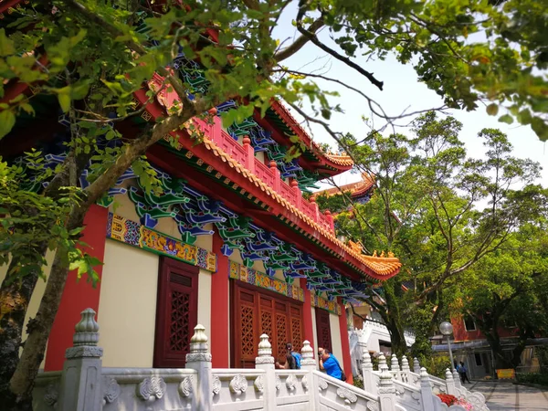 17 marca 2018 Kolorowa świątynia na wyspie Lantau, Hong Ko — Zdjęcie stockowe