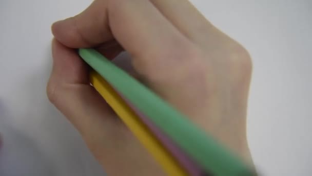 Declaração Sobre Felicidade Escrita Com Lápis Mão Feminina — Vídeo de Stock