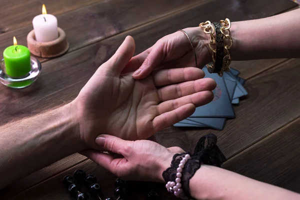 Cadı - fortune teller okuma servet yakın çekim
