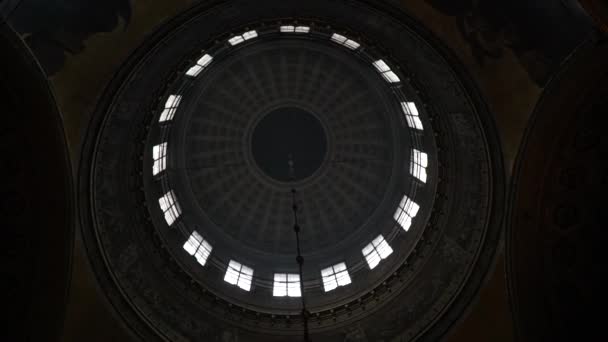 Cúpula de la Catedral de Kazán en el interior, la imagen gira — Vídeo de stock