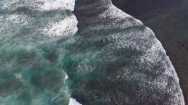 Dalgaların üst görüntüsü gökyüzünden çekiliyor