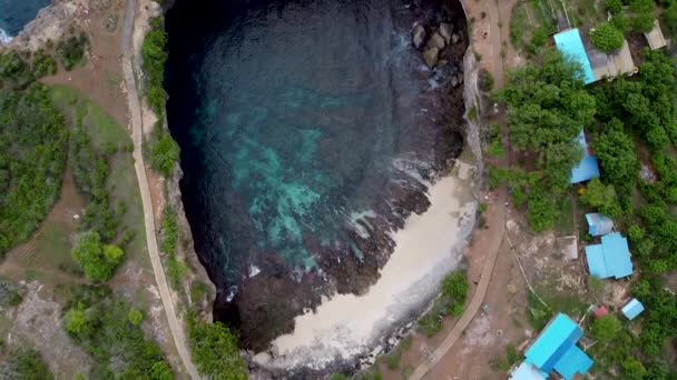 Praia quebrada na penida ilha vista aérea — Vídeo de Stock