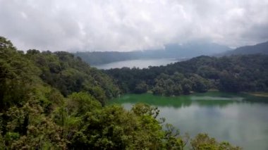Bali ikizi göl hava manzarası Quadrocopter ile uçuyor